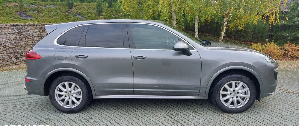 Porsche Cayenne cena 165000 przebieg: 182000, rok produkcji 2015 z Międzychód małe 667